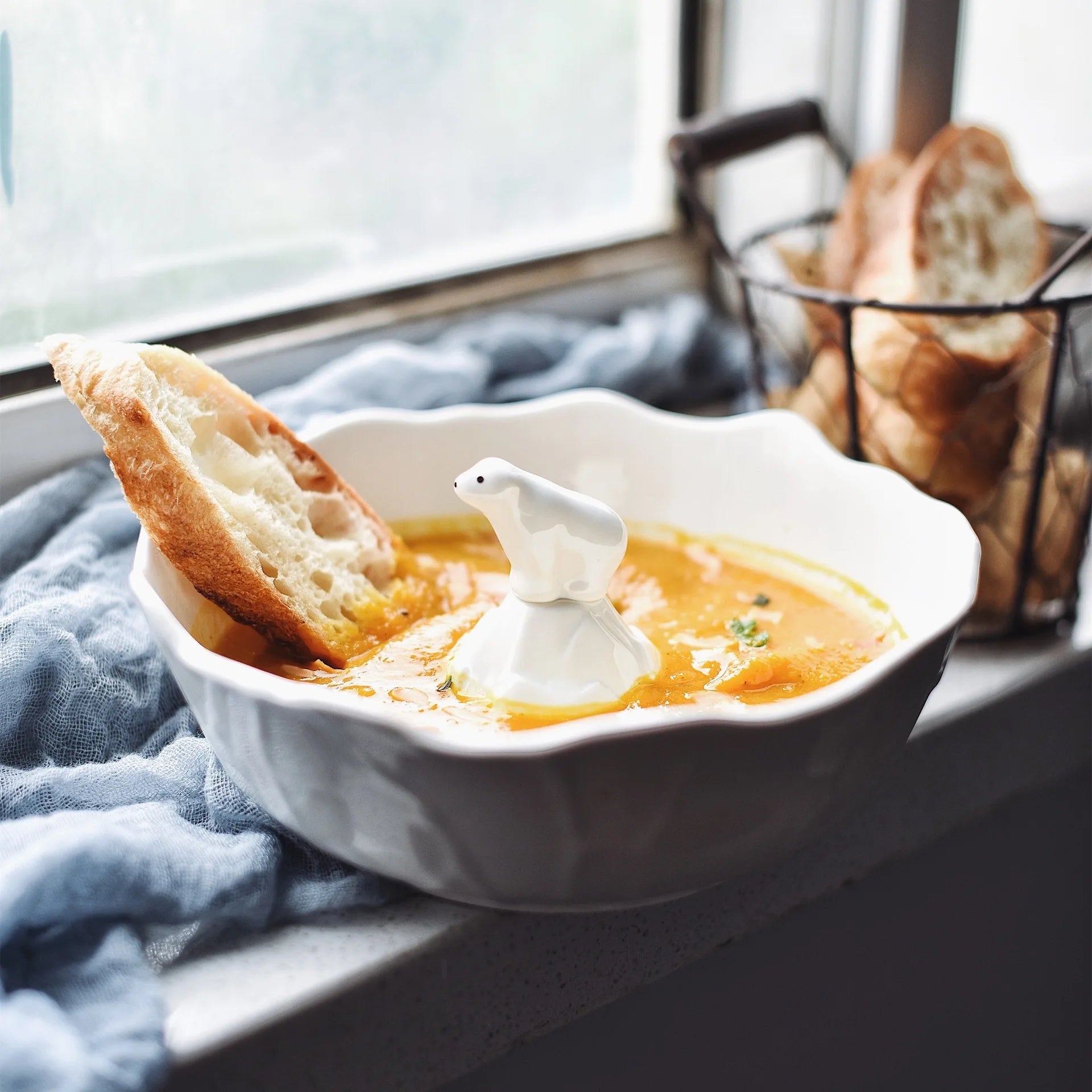 Cute Polar Bear Fruit Salad Bowl Ceramic Soup Ramen Dessert Snacks Bowl With 3D Animal Microwave Oven Safe Restaurant Tableware