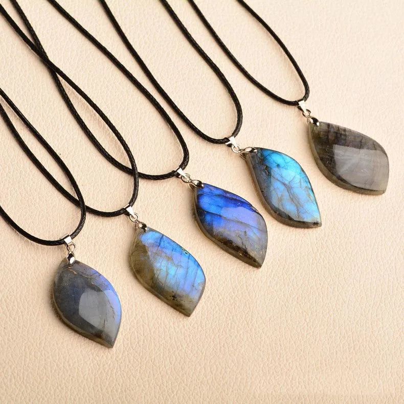 Natural Irregular Leaf Labradorite Crystal Stone Pendant Necklace Natural Stone Irregular Moonstone Gemstone Pendant Necklace