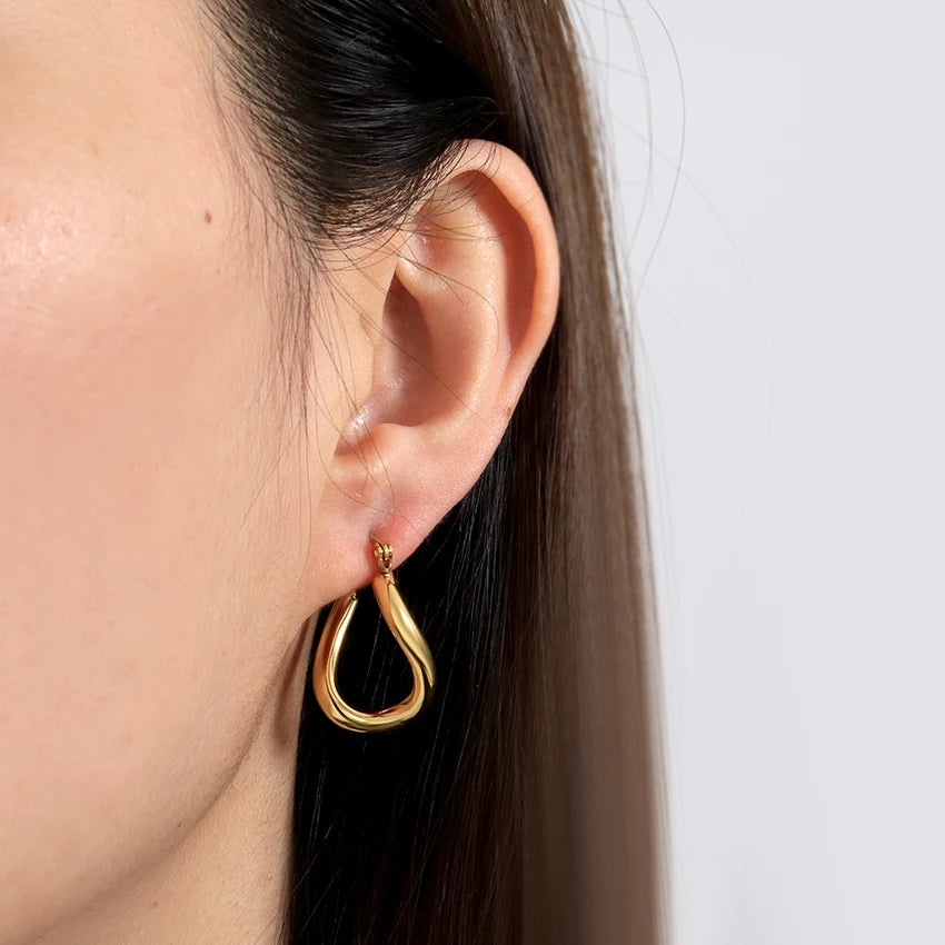 Luxury Fashion Jewelry 2023 Irregular Gold Hoop Earrings Stainless Steel Trending Chunky Geometric Oval Hoop Earrings for Women