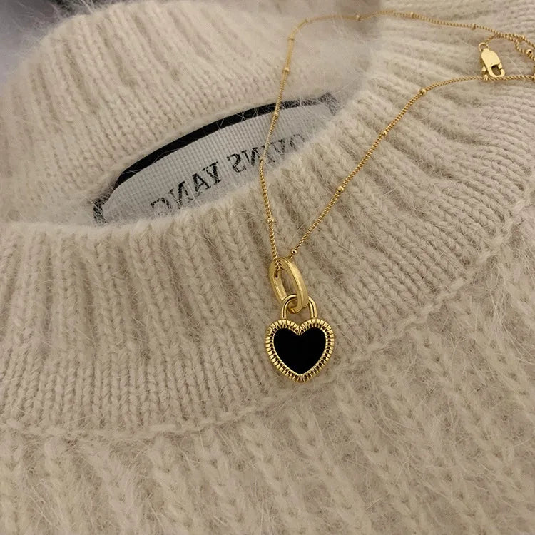 Lateefah Love Black and White Double Sided Simple Versatile Peach Collar Chain Heart Shaped Women Necklace