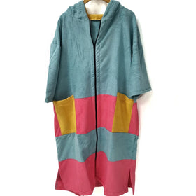 Custom Windproof Waterproof Oversize Hooded Beach Poncho Towel Quick Dry Microfiber Nonwoven Surf Changing Robe