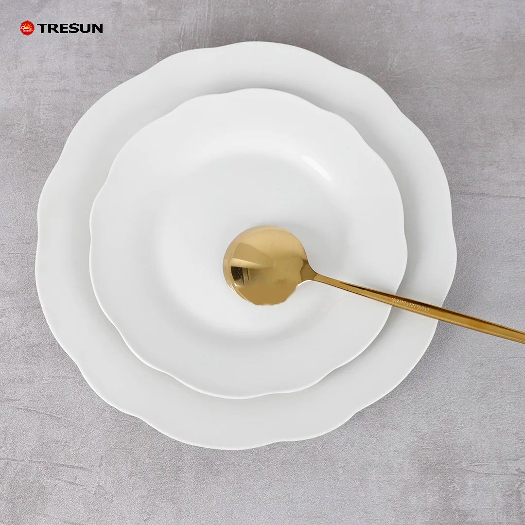 Wholesale Scalloped Edge China Luxury Modern Restaurant Porcelain Nordic White Dish Set Ceramic Plates for Wedding