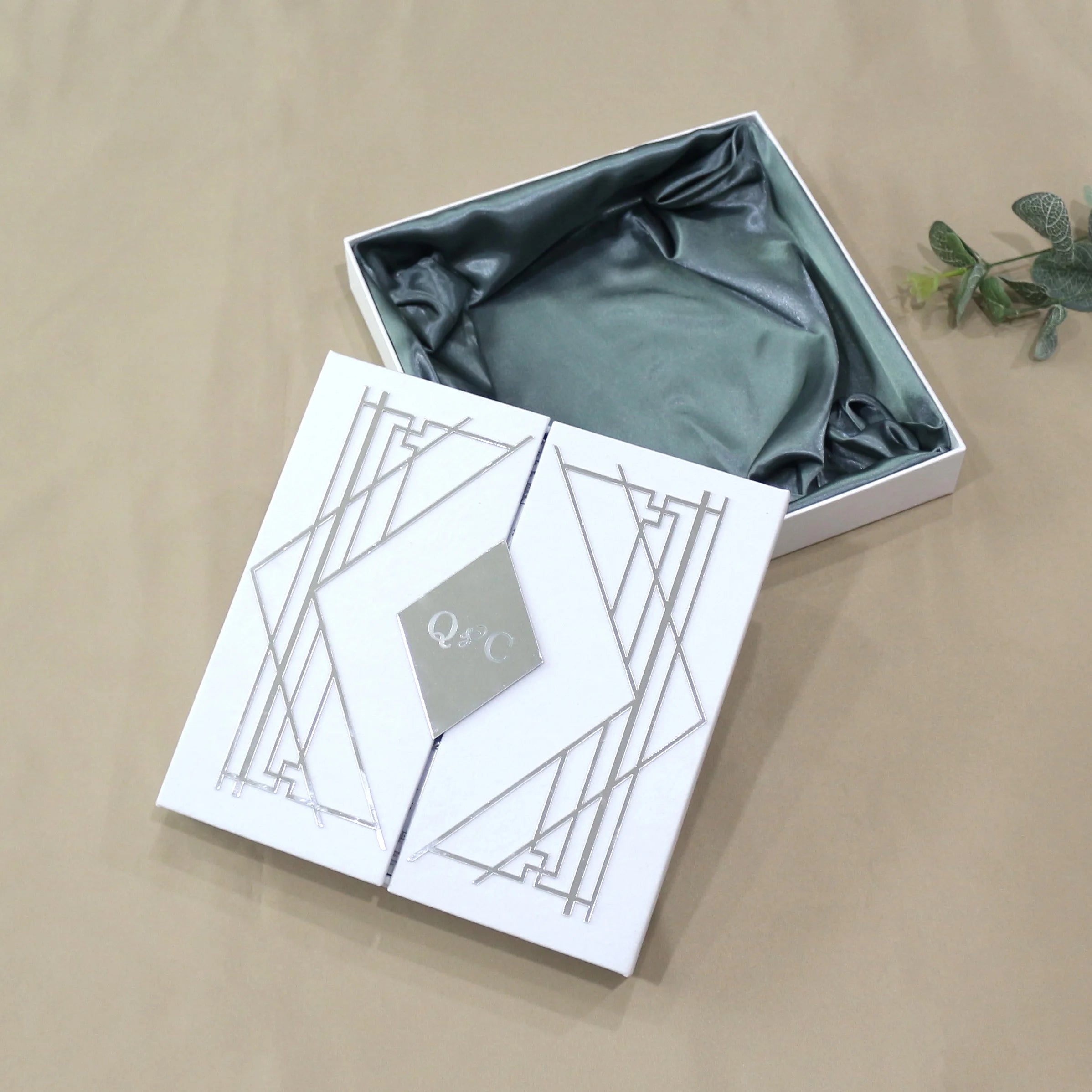 Silver Mirror Frame Hardcover Box Design Wedding Invitation Card with Gifts Inside