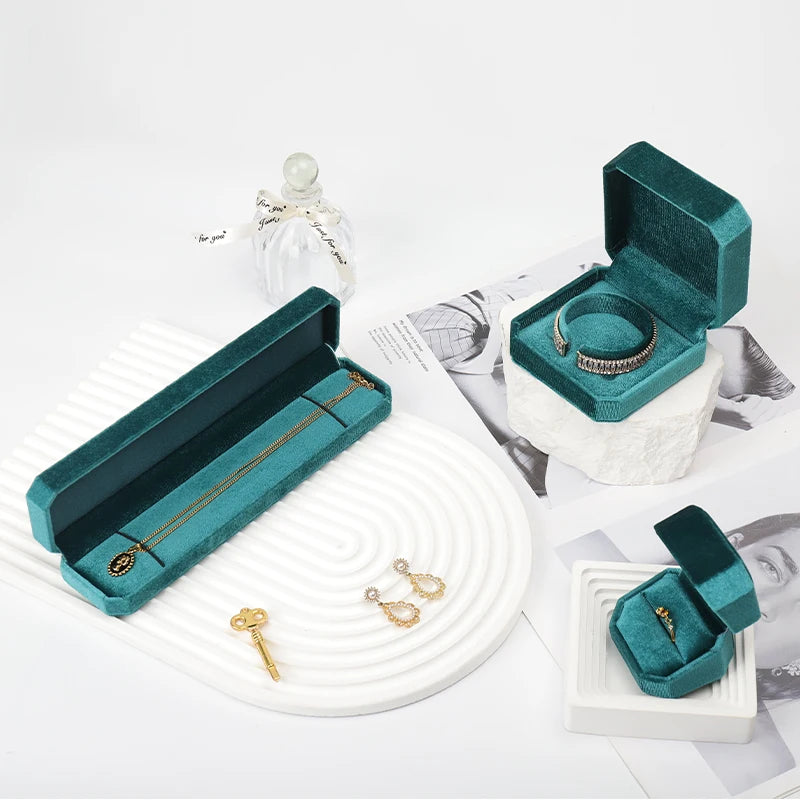 Free Sample Luxury Velvet Faux Leather Custom logo Khaki Mini Jewelry Box with logo Bracelet Ring Packaging Box Jewelry