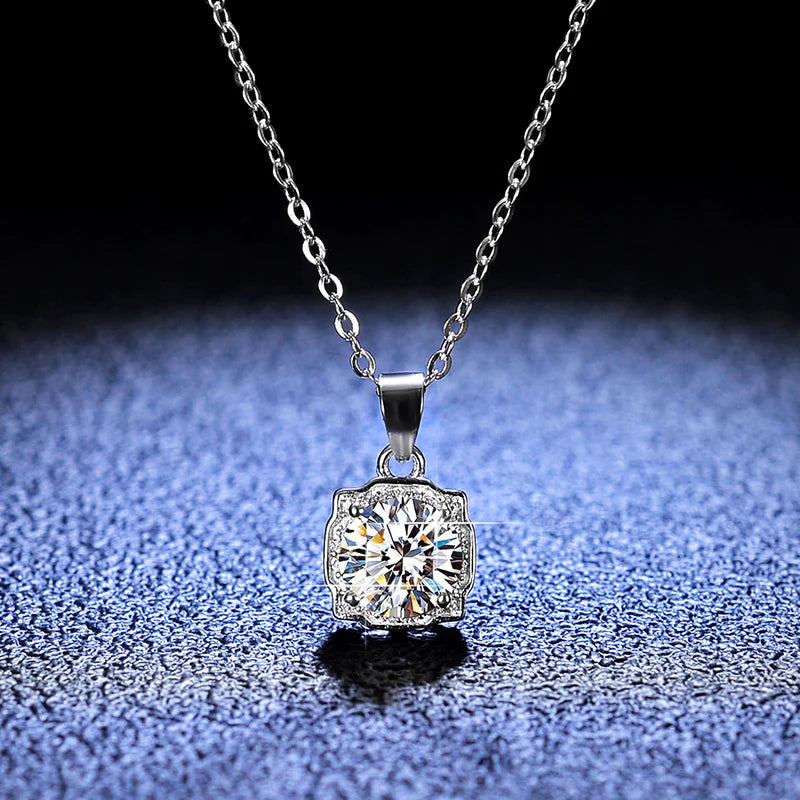 Fashion Jewelry Factory Classic Design Pendant 925 Sterling Silver Chain Round 1ct Charm VVS1 Moissanite Chain Necklaces