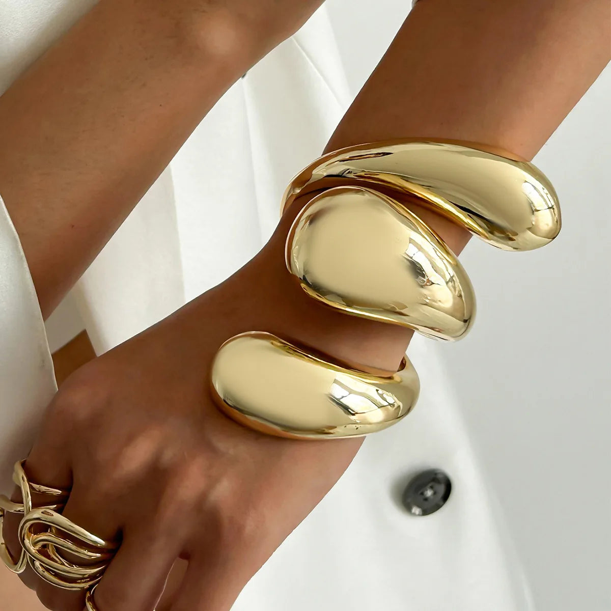 Exaggerated Metal Glossy Hugging Bangle Ring Personality Water Drop Shaped Spring Cuff Chunky Bracelet for Women