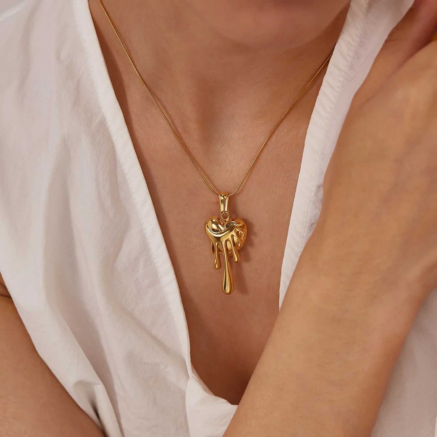 European and American Fashion Niche Retro Necklace Stainless Steel Design Sense lava love Water Drop Advanced Sense Choker