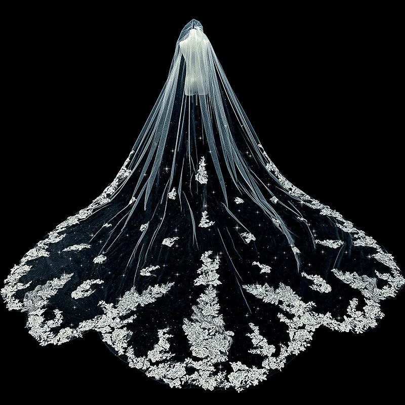 ROMANTIC Luxurious Lace Flower Appliqued Wedding Veil One Layer Lace Edge Bridal Veil With Comb