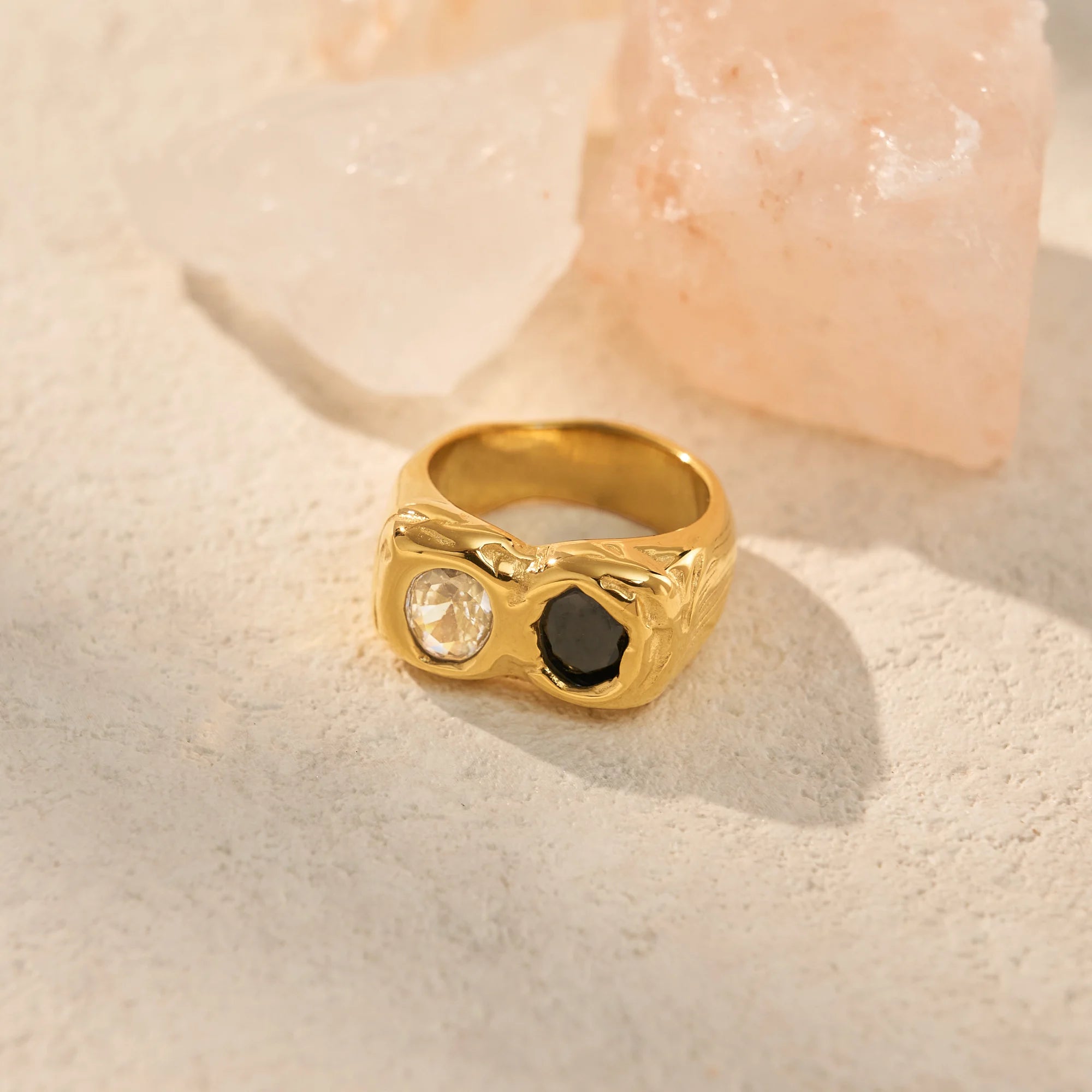 Dazan Winter New HOT Ins 18k PVD Gold Plated Stainless Steel High End Gothic Irregular Black Clear Zircon Personality Lady Ring