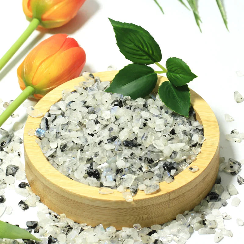 Factory Price Natural Moonstone Chips Polished Quartz Healing Tumbled Stone Gravel for Home Decoration Mascot Theme Gift