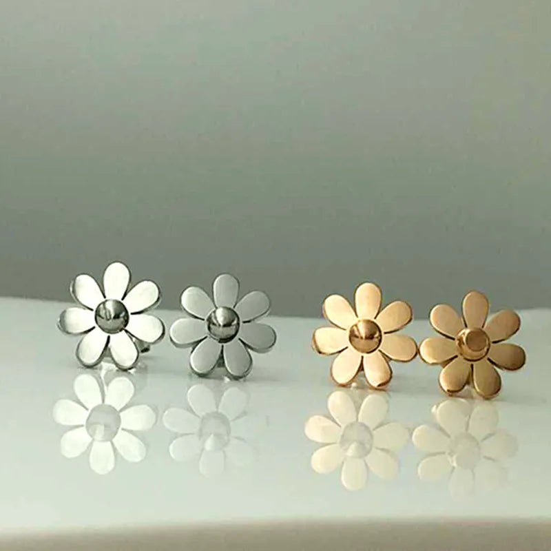 Fiv-e Leaf Flo-wer Earrings Cute Little Daisies Trendy Huggie Titanium Steel Zircon Small Alloy Flowers Small Rivet Design