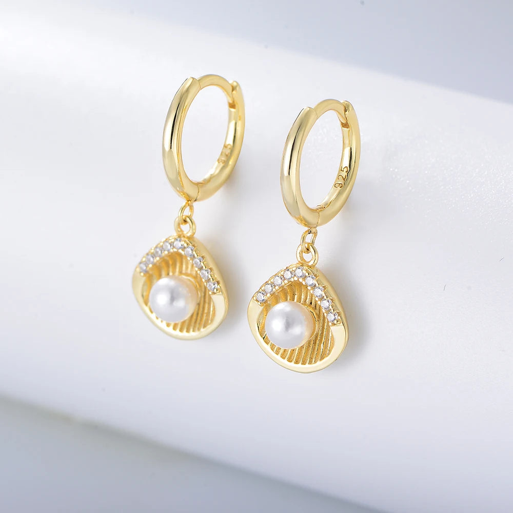New Model Hot Selling 14K Gold Plated Shell Earring Summer Design Wedding Pearl Huggie Earrings
