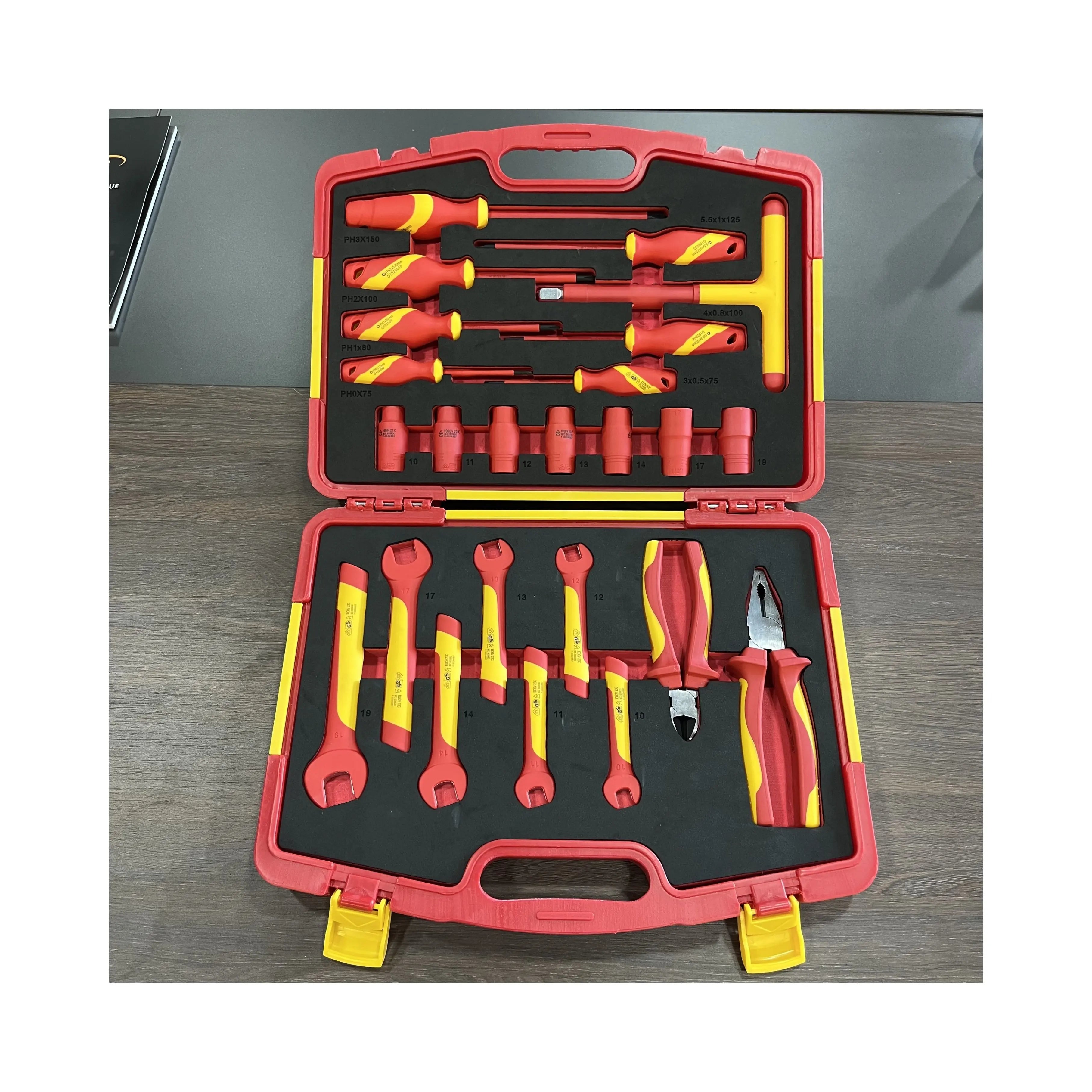24pcs 1000v 23C Insulated Hand Tools OEM Customized Carbon Steel Tool Set Including Wrench Screwdriver Socket Plier