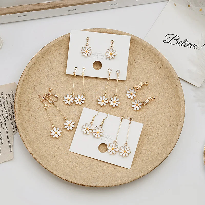 925 Silver Needle Korean Fresh Daisy Earrings Dangle Clip-on Flower Daisy Earrings for Women Gold Plated Huggie Studs Earring
