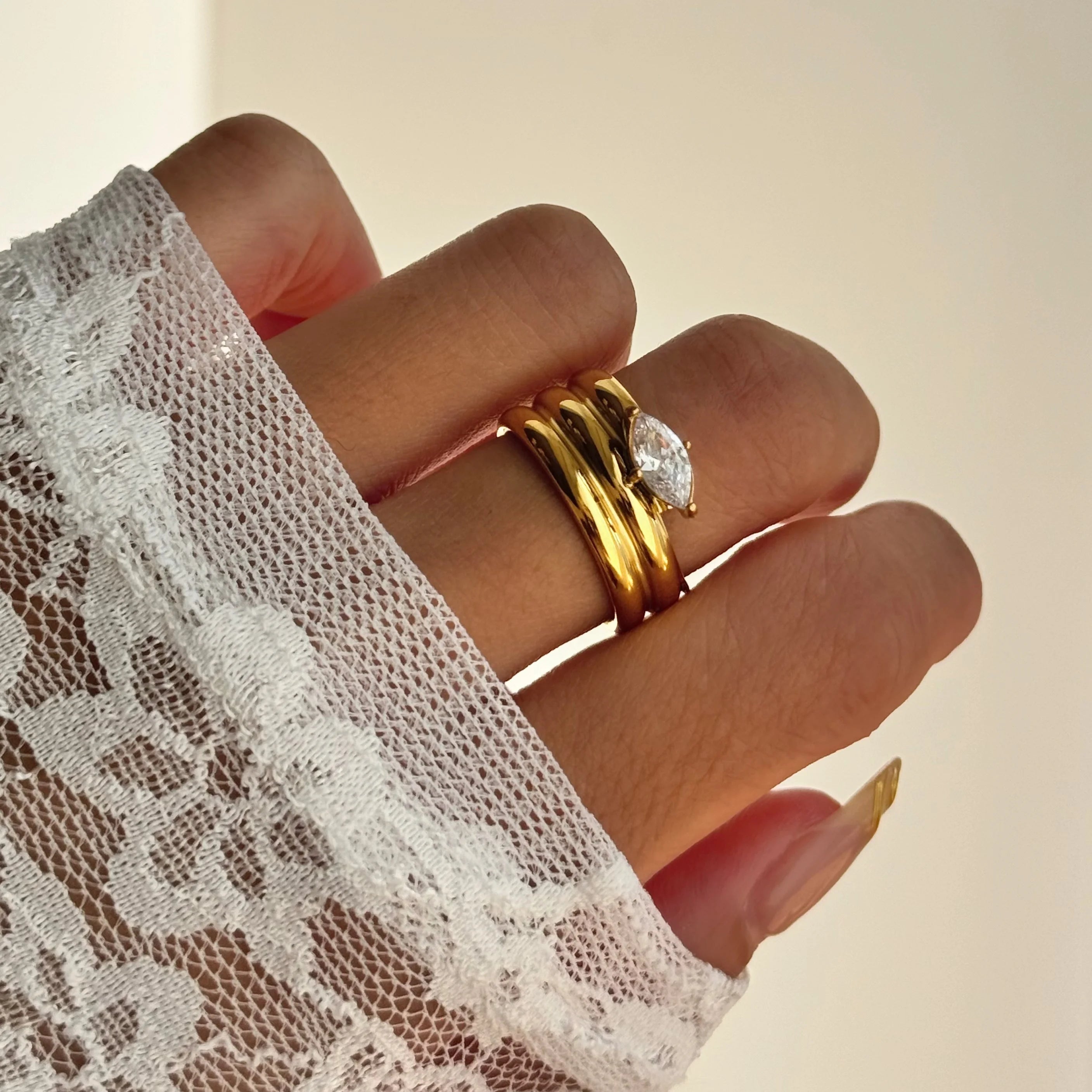 Dazan HOT Winter New Ins Trendy 18k PVD Gold Plated Stainless Steel Vintage Super Shine Threaded Snake Eye Zircon Ring for Women