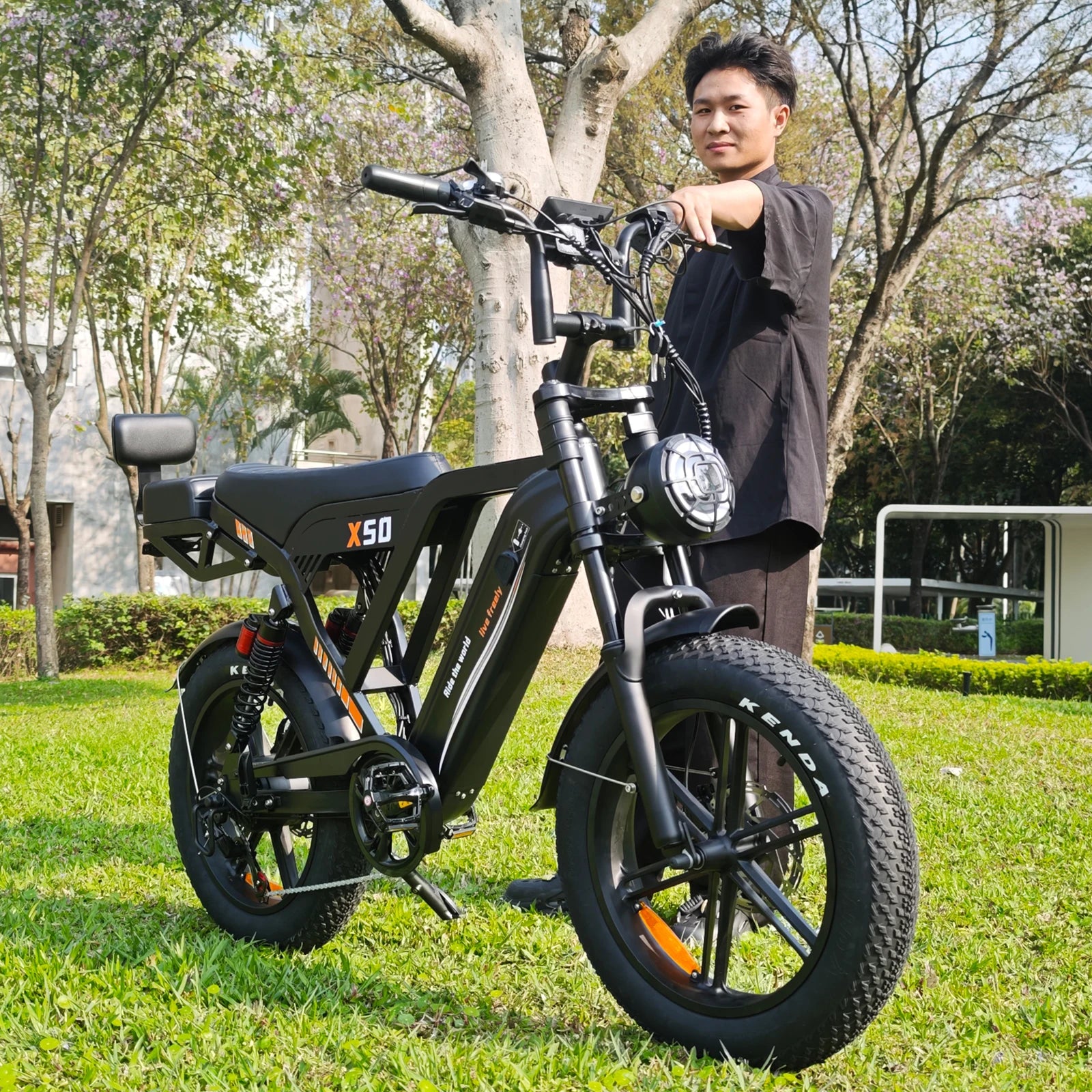 VOMO X50 Electric Bike Rear Hub Motor 250W 7-Speed Steel Frame Hydraulic Disc Brakes Adult & Kids City Bike