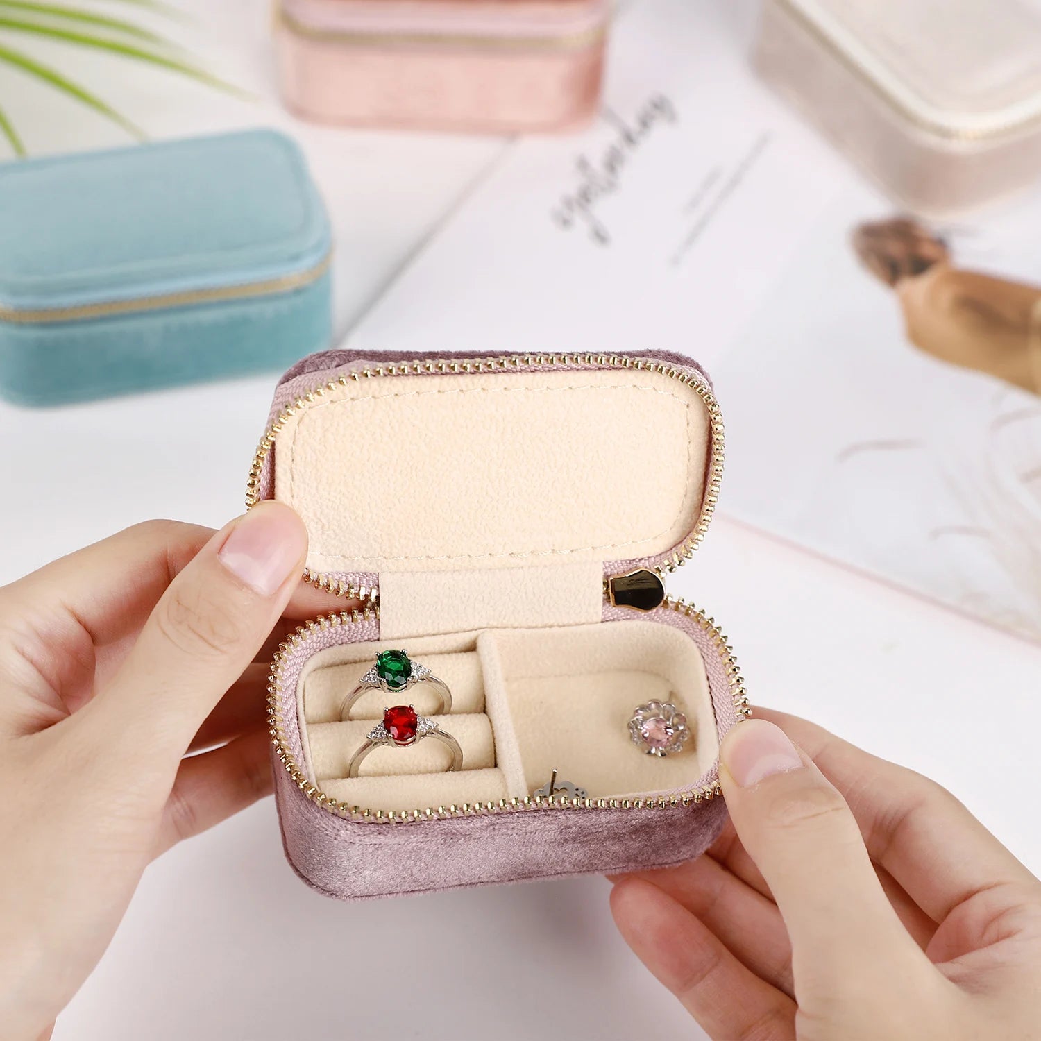 Luxury Pink Velvet Jewelry Box for Jewellery Earring Ring Necklace Packing Small Velvet Travel Jewelry Box Organizer With Zipper