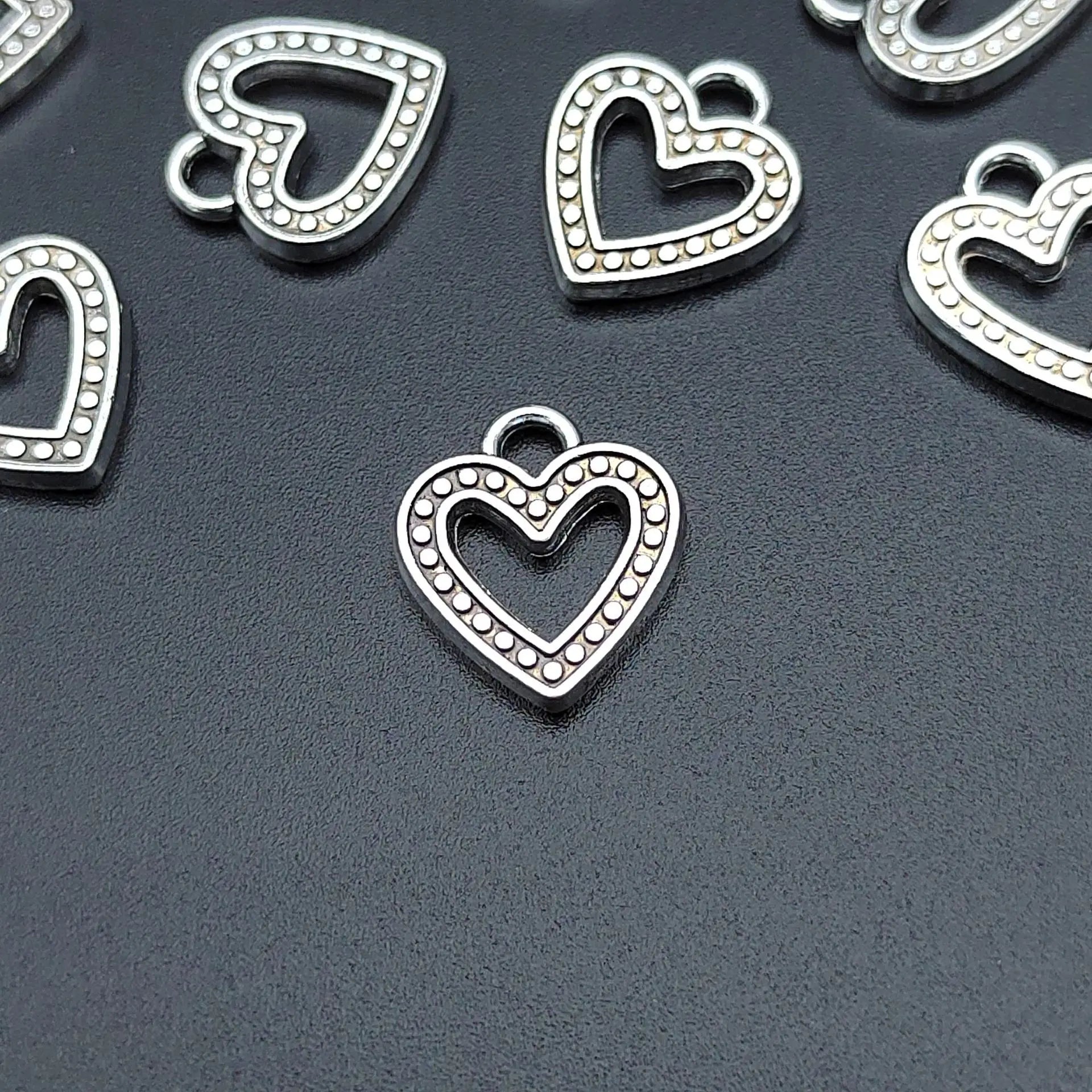 AA00233 Fashion Metal Simple Heart Pendant Charms for Diy Jewelry Making