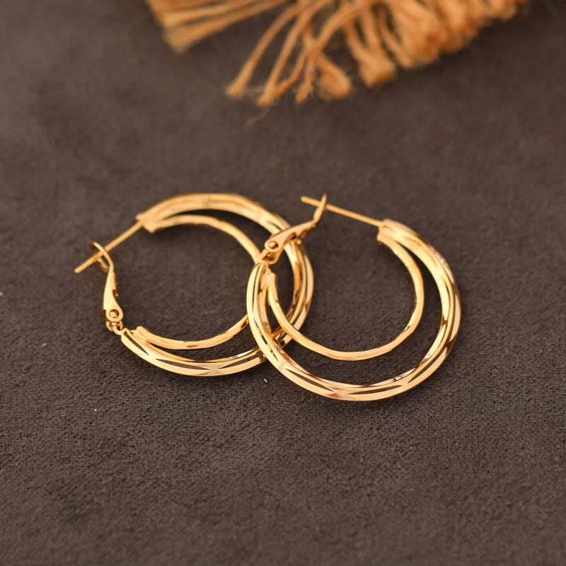 Trendy Design Lightweight Wear Brass Rhodium or Gold Plated C Shaped Hoop Earrings for Women