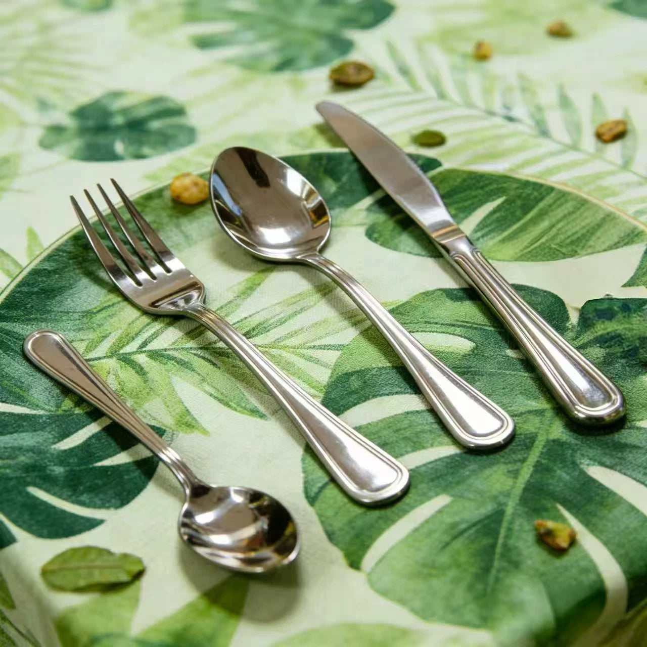 Customize Hot Selling Homart Q-009 Stainless Steel 430 Mirror Polish 24pcs Elegant Cutlery Set for Party & Restaurant Use