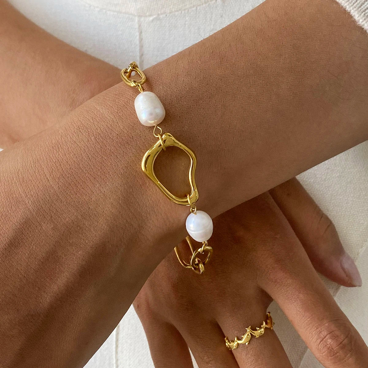 J&D Luxury 18k Gold Stainless Steel Adjustable Bracelets Freshwater Pearl Irregular Pendant Bracelets
