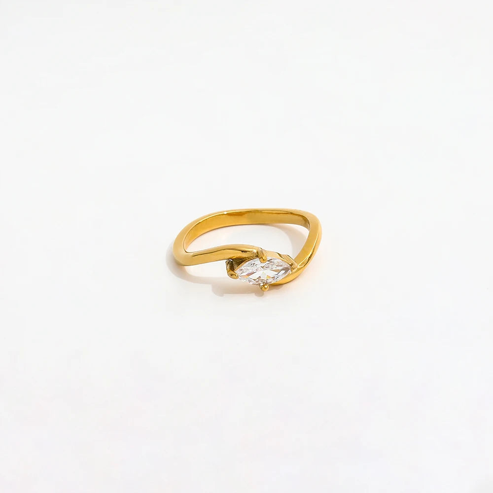 Fenny High-End 18K Gold Plated Bezel Setting Stainless Steel Horse Eye Eternity Band Ring Unisex Trendy Designer No Fade