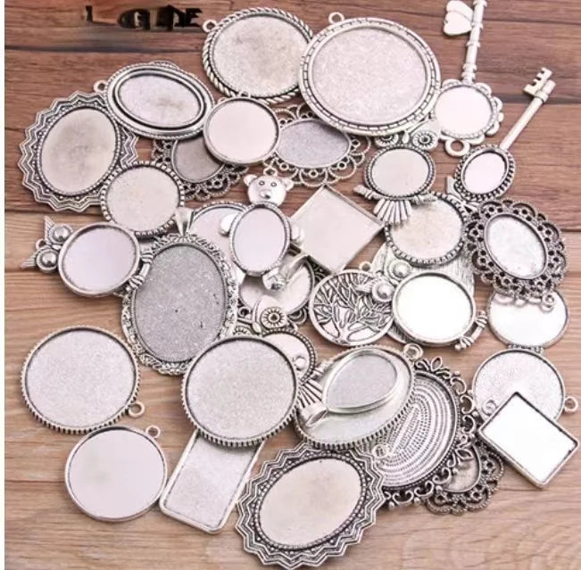 30g/bag Random Antique Bronze Pierced Mixed Size Cabochon Base Setting Charms Pendant