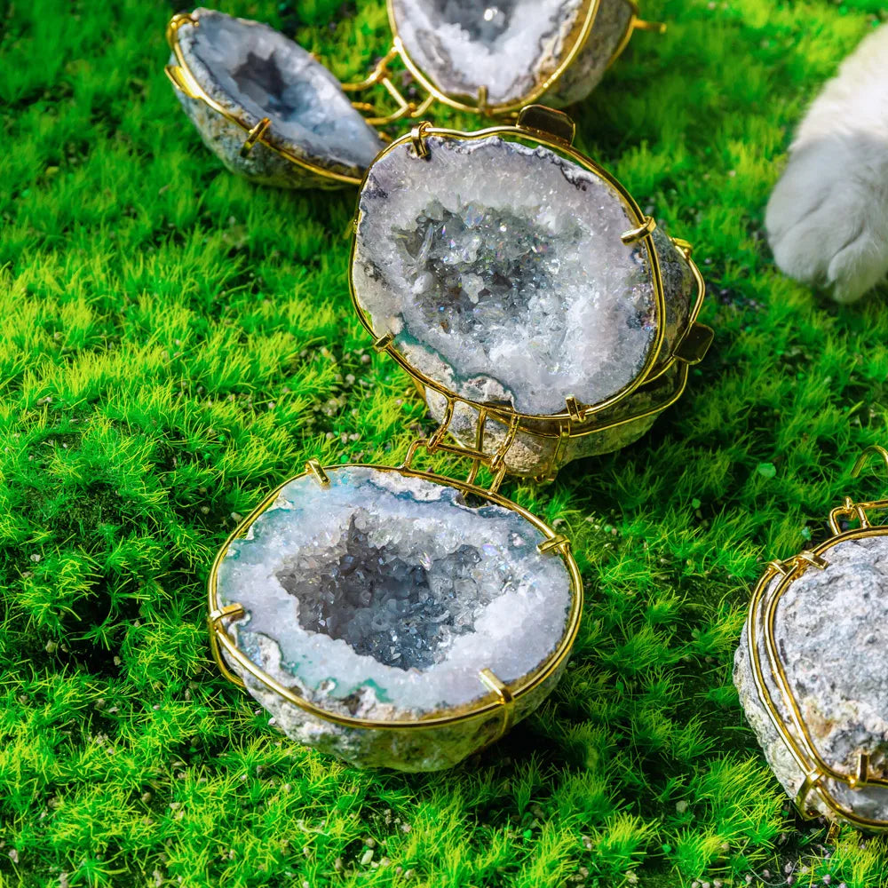 Wholesale Carved Engraved Natural Gemstones Geode Agate Reiki Crystal Holder Folk Art Model Box Europe Wedding for Home