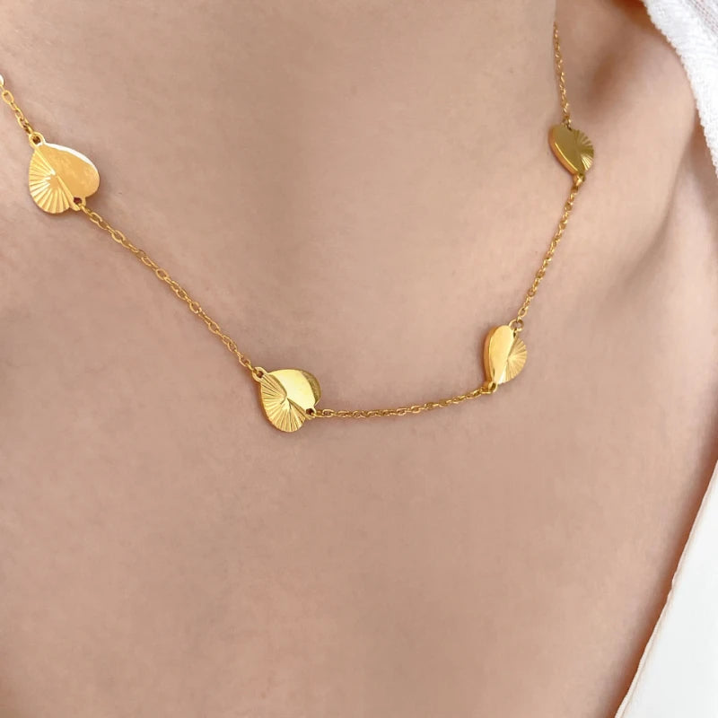 G4010 Wholesale Stainless Steel 18k Gold Plated Striped Love Heart Round Charm Necklace for Women Valentine Day Gift