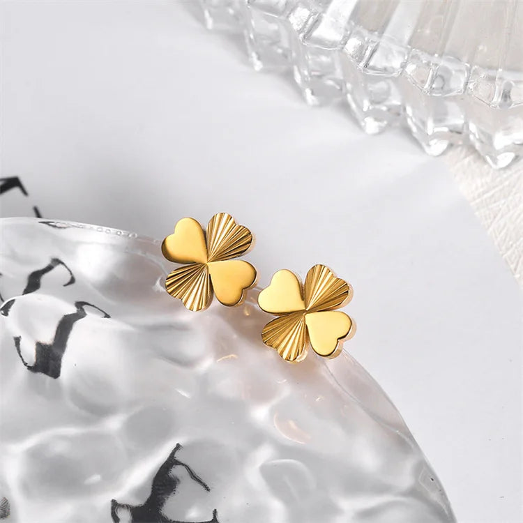Hot Selling New Titanium Steel 18k Gold Plated Clover Designer Flower Stud Earrings Necklace Set