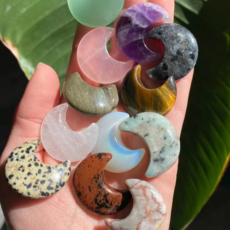 34Kinds Assorted 30mm Moon Crystal Carving/Gemstone Figurine Agate Jade Natural Stone Crescent Moon Crystal Crafts/Pocket Stone