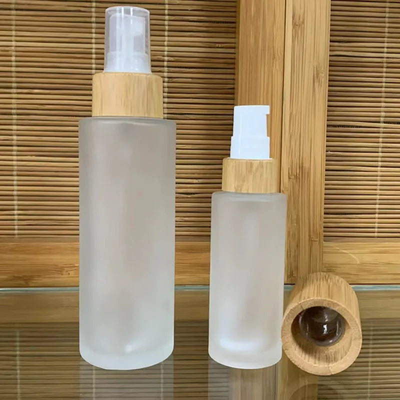 Wholesale 15ml 30ml 50ml 100ml Eco-friendly Bamboo Top Frosted clear Green Blue Glass Spray Bottle for Skin Care