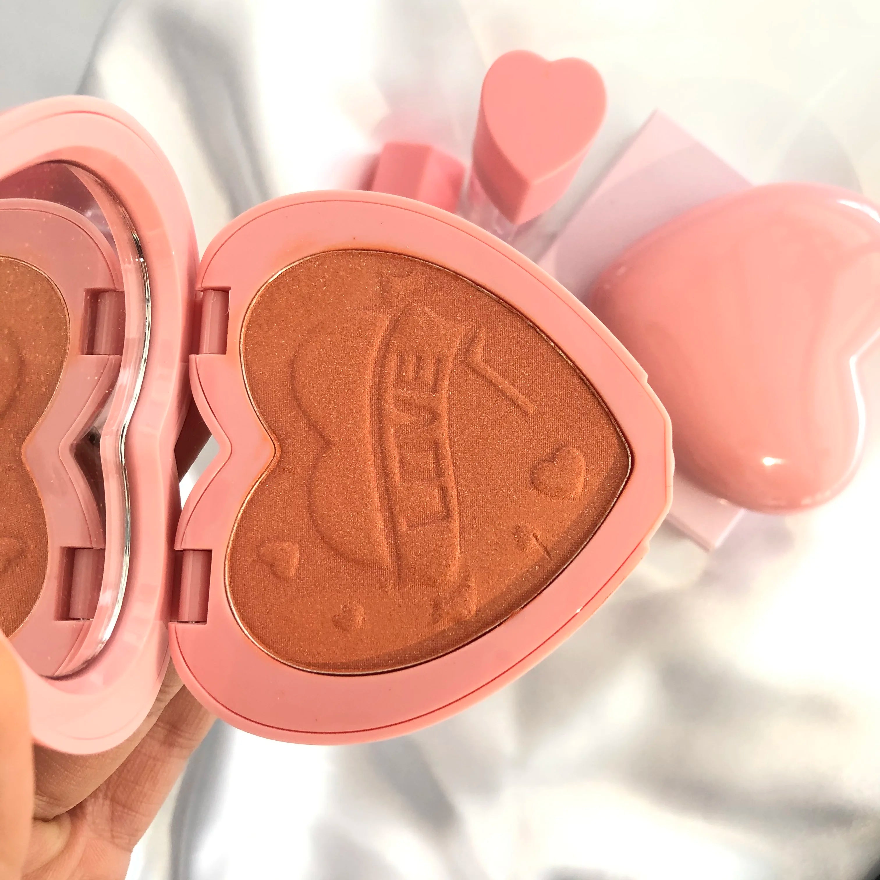 Valentine's Day Professional Individual OEM Cheek Heart Mineral Powder Waterproof Blusher Vendor MOQ Private Label Travel Size