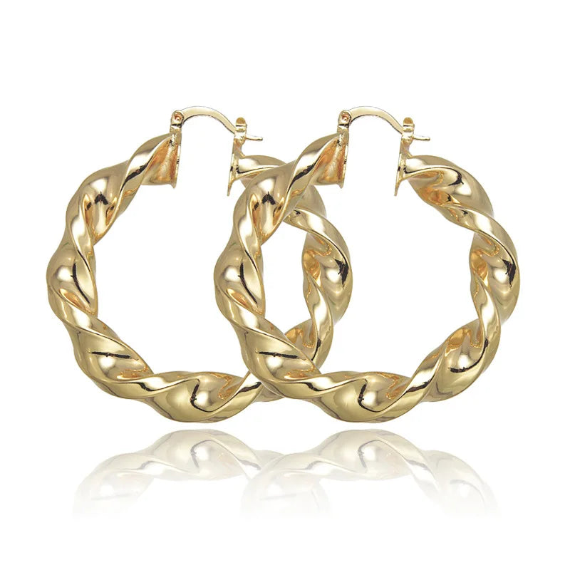 Qiuhan OEM 30mm Children Gift Personalized Nameplate Custom Name Twisted Hoop Earrings 18K Gold Plated Alloy Hiphop Letter