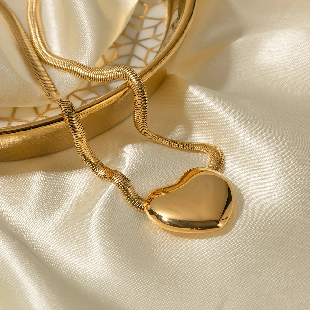 Romantic Waterproof 18K Gold Plating Titanium Steel Snake Chain Heart Pendant Necklace Stainless Steel Love Heart Necklace