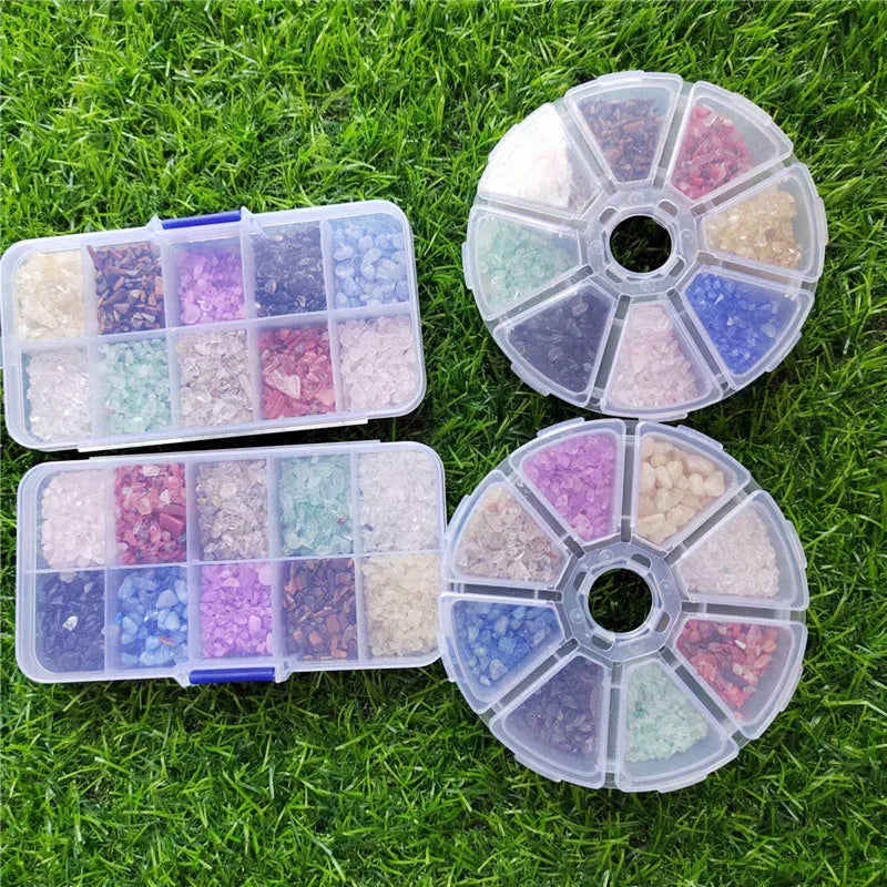 Factory Price Two Style Gravel Chips Box Healing Reiki Gemstone Crystal Round Plastic Box Gravell Chips for Home Decor
