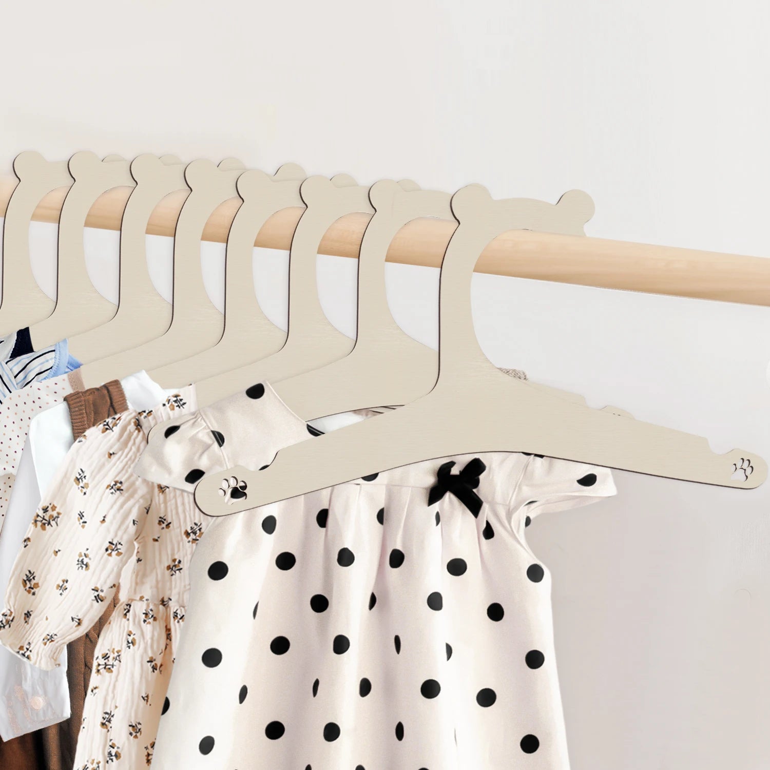 Factory Direct Hot Sale Little Bear Style Cartoon Animal Wooden Clothes Display Hanger for Kids