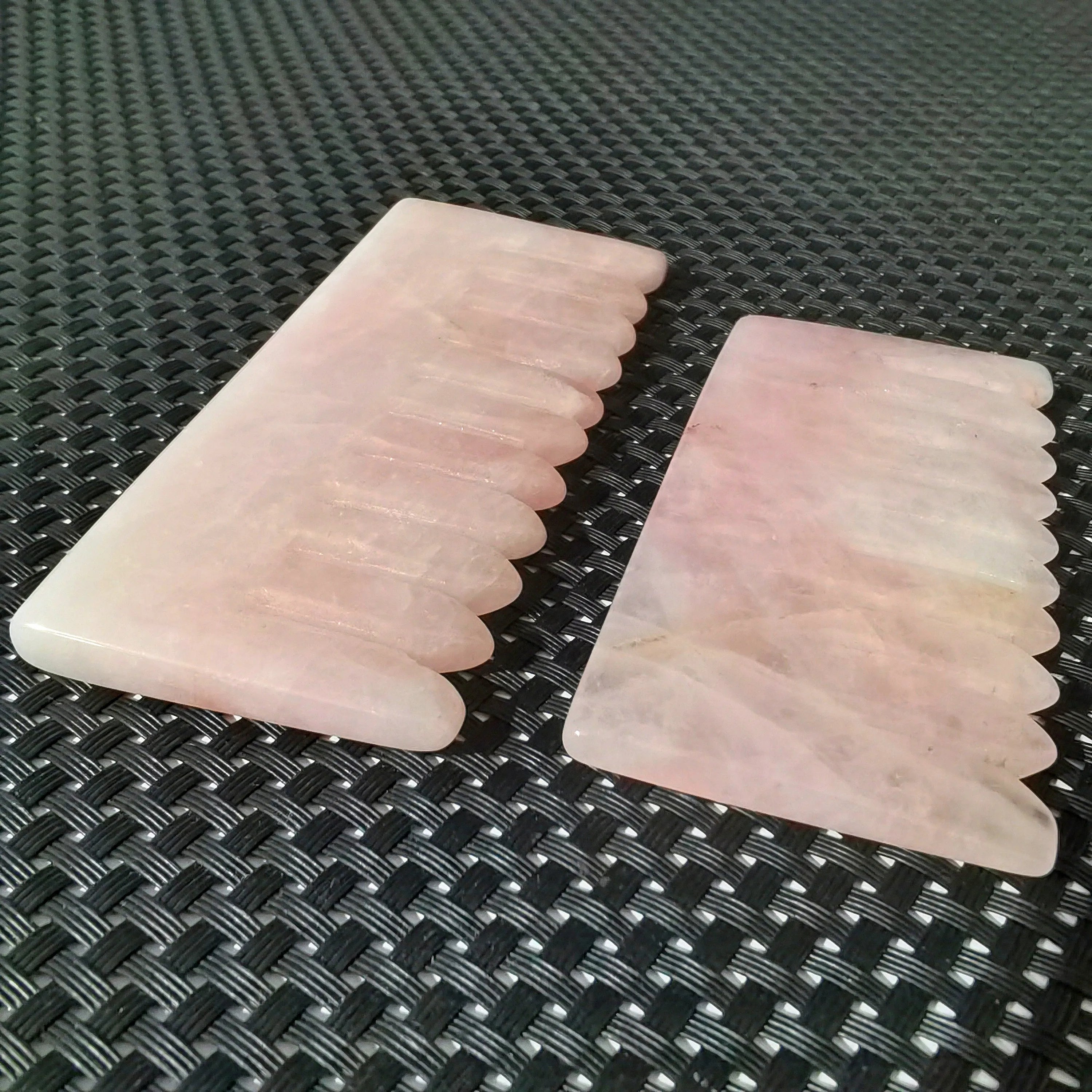 Crystal Combs Wholesale Natural Hand Carved  Healing Stone Quartz Combs Guasha Head Hair Rose Quartz Comb