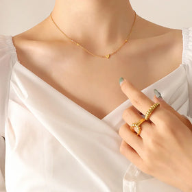 Minimalist Exquisite Versatile and Adorable Small Heart Necklace Cute Niche Design Titanium Steel Plated Gold Clavicle Chain
