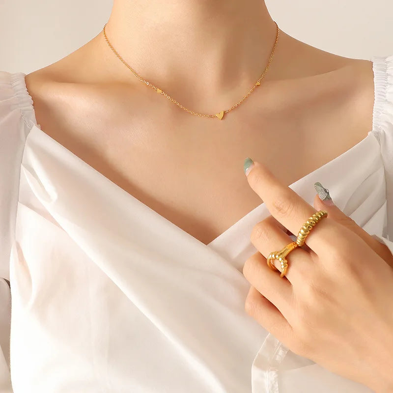 Minimalist Exquisite Versatile and Adorable Small Heart Necklace Cute Niche Design Titanium Steel Plated Gold Clavicle Chain