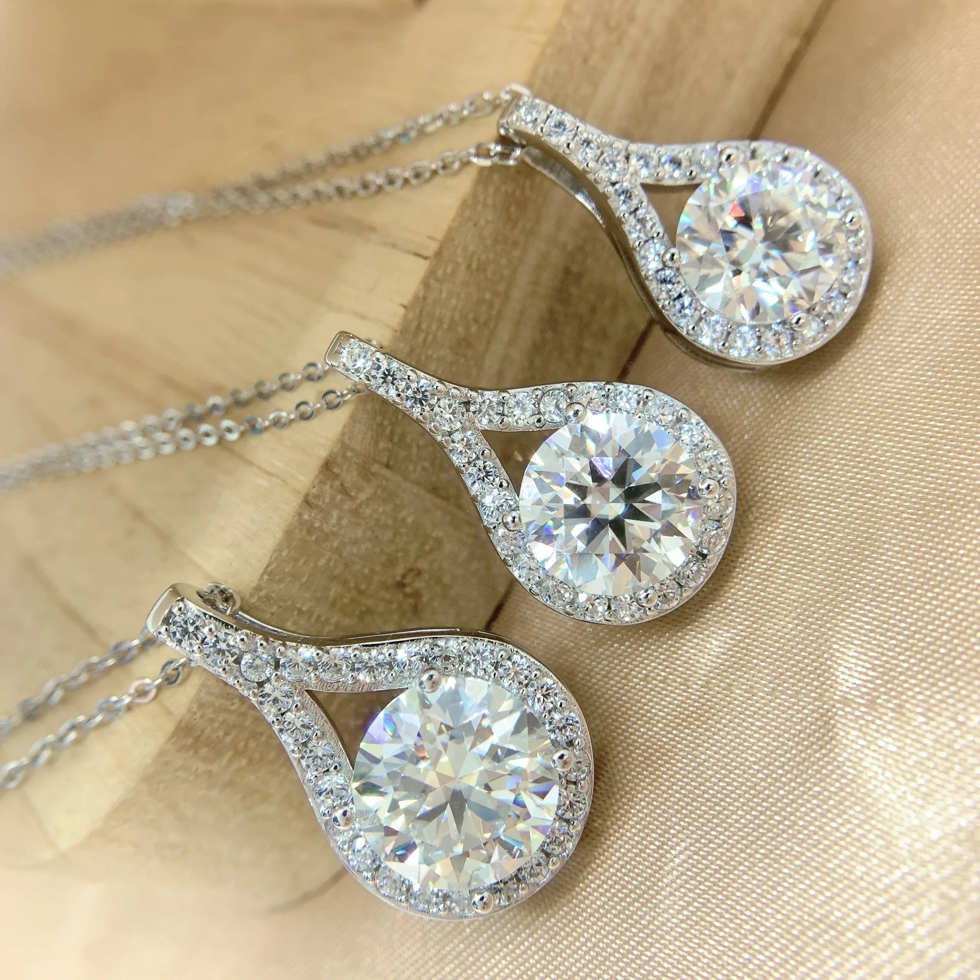 Fashion Jewelry Moissanite Pendant Necklace 925 Sterling Silver Waterdrop Design Custom 1 2 3 4 5CT Moissanite Diamond Charms