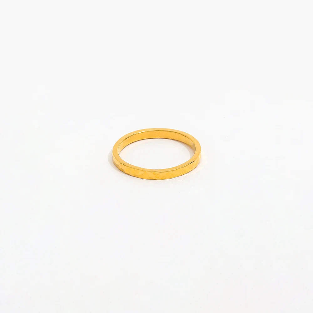 High End 18K Plain Gold Narrow Dainty Hammered Band Rings Stainless Steel Trendy Simple Gold Plated Jewelry
