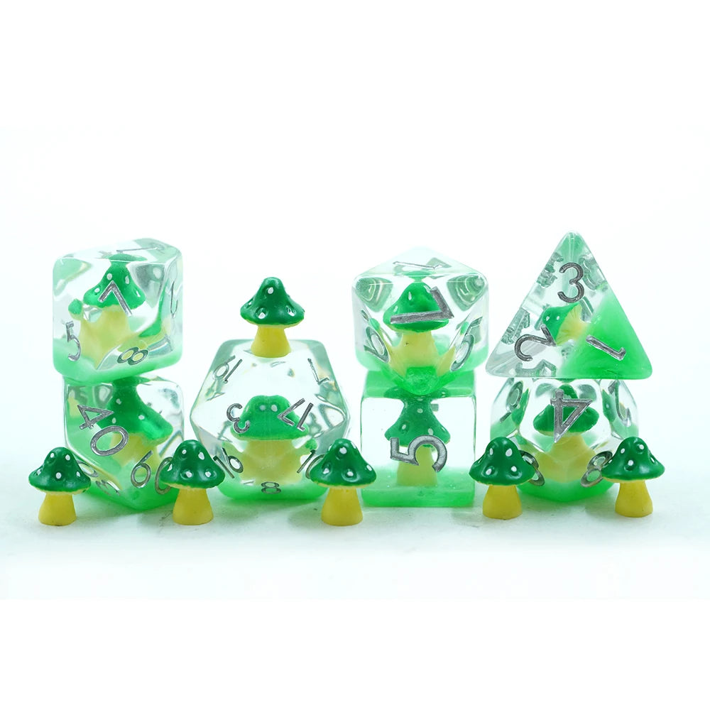 Newest Polyhedral 16mm Green Mushroom Inside Resin Dice Set for DND Board Games