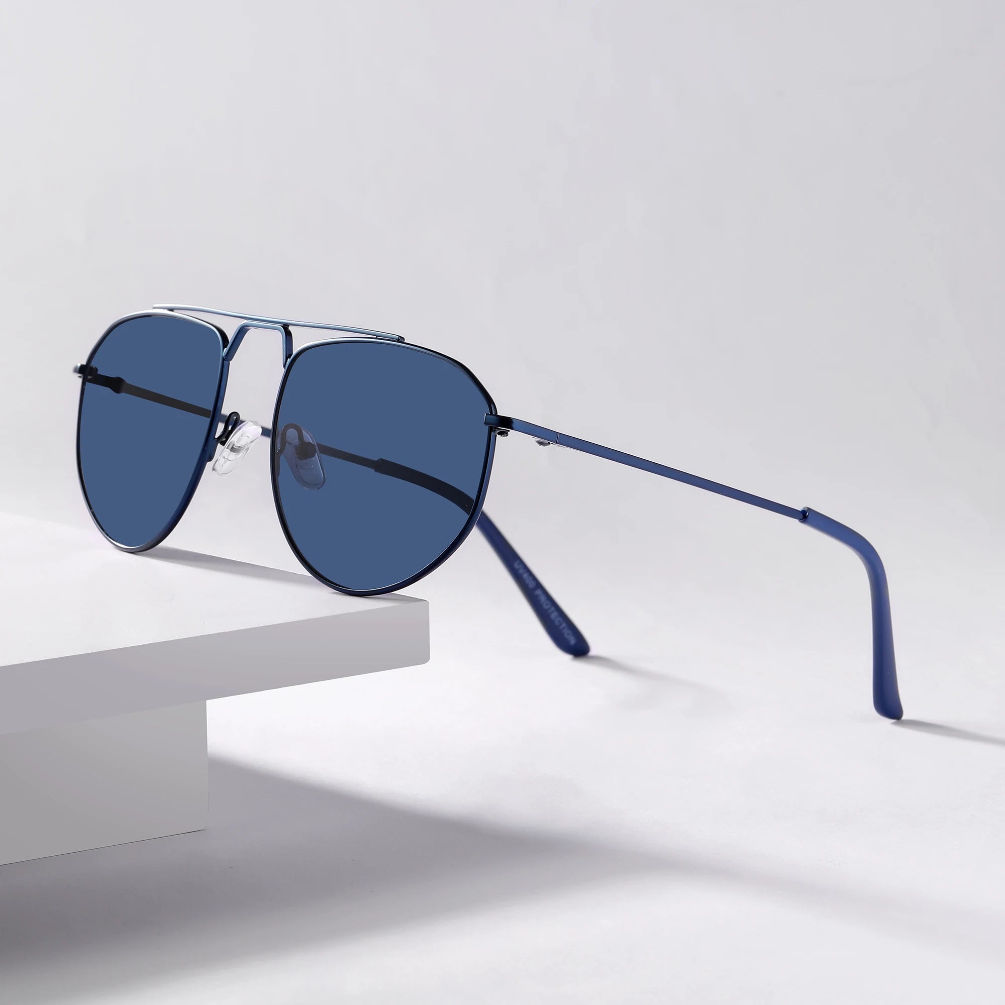 New Fashion Unisex UV400 Sunglasses Diamond Oval Shape White Metal for Adults