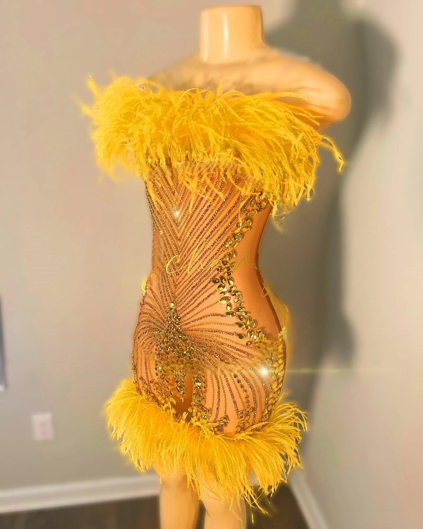 Ocstrade Luxury Women Glittering Off Shoulder Yellow Feathers Mini Dresses Women Party Beaded Gold Crystal Mini Club Dresses