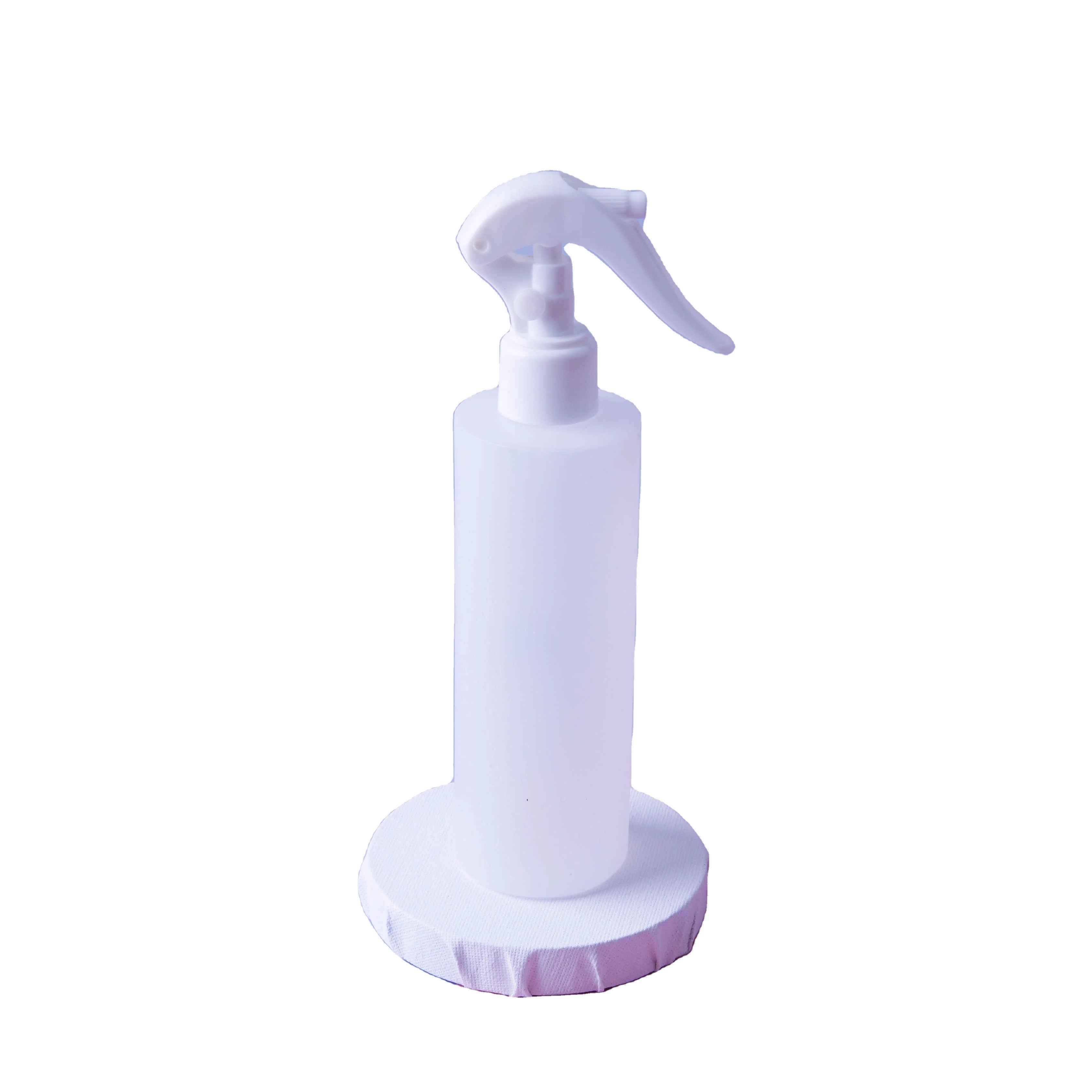 Wholesale 250ml HDPE White Flat Shoulder Trigger Spray Bottle Empty Plastic with Screw Cap and Pump for Liquid Packaging