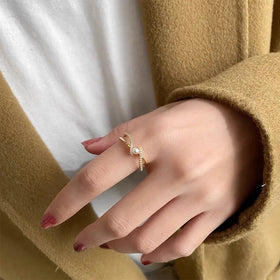 Trendy Gold Pearl Ring for Women Minimalist Luxury Fashion Adjustable Open Ring Unique Vintage Design