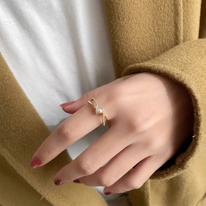 Trendy Gold Pearl Ring for Women Minimalist Luxury Fashion Adjustable Open Ring Unique Vintage Design