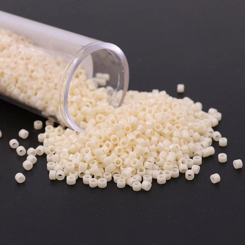 Wholesales DIY Glass Seed Beads Bulk 10g Package Japan Miyuki Seed Beads 11/0 for Bracelet
