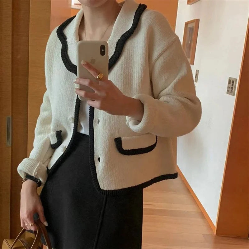 New Fashion Gentle Retro Black and White Knitwear Long Sleeve Women's Sweater Button Doll Collar Cardigan
